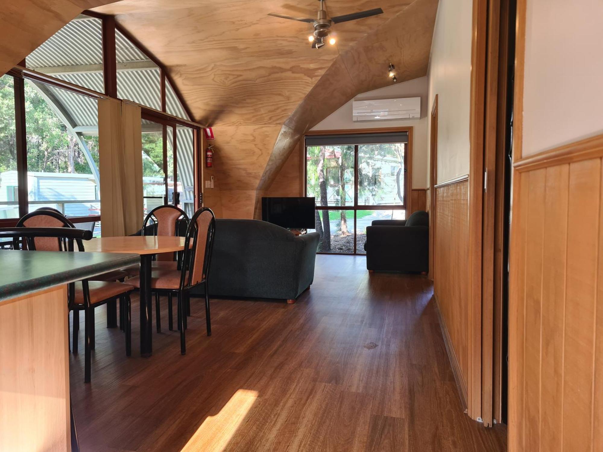 Mallacoota'S Shady Gully Caravan Park Exteriör bild